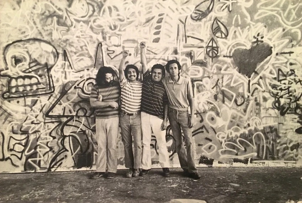 Los Four - photo 1